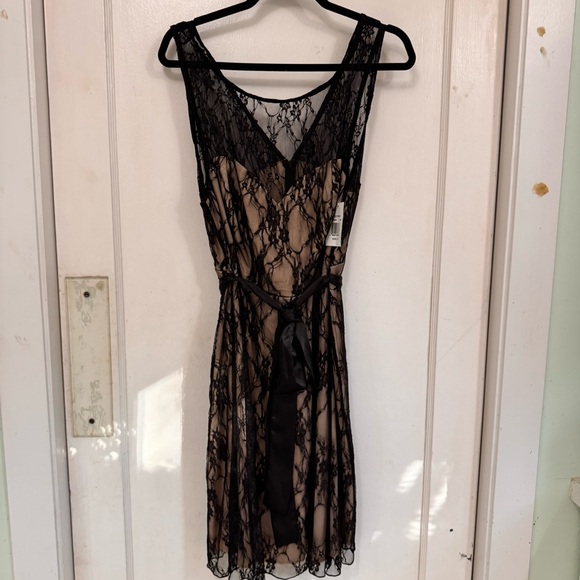 Elegant Black Lace DRESS - Picture 1 of 5